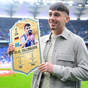 Bilal Yalcinkaya wird im Volksparkstadion geehrt