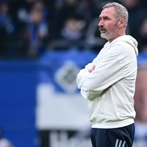 Tim Walter an der Seitenlinie während des Heimspiels gegen Paderborn