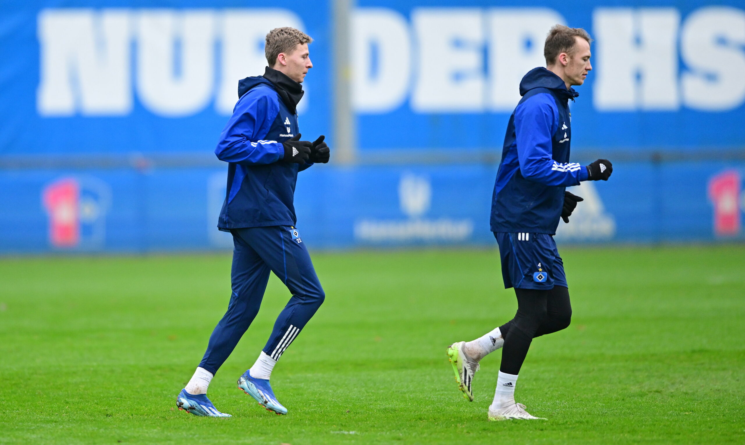 Wieder dabei: Ignace Van der Brempt (l.) und Sebastian Schonlau kehrten am Mittwoch ins HSV-Training zurück.