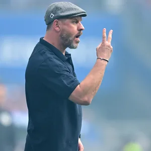 Steffen Baumgart an der Seitenlinie