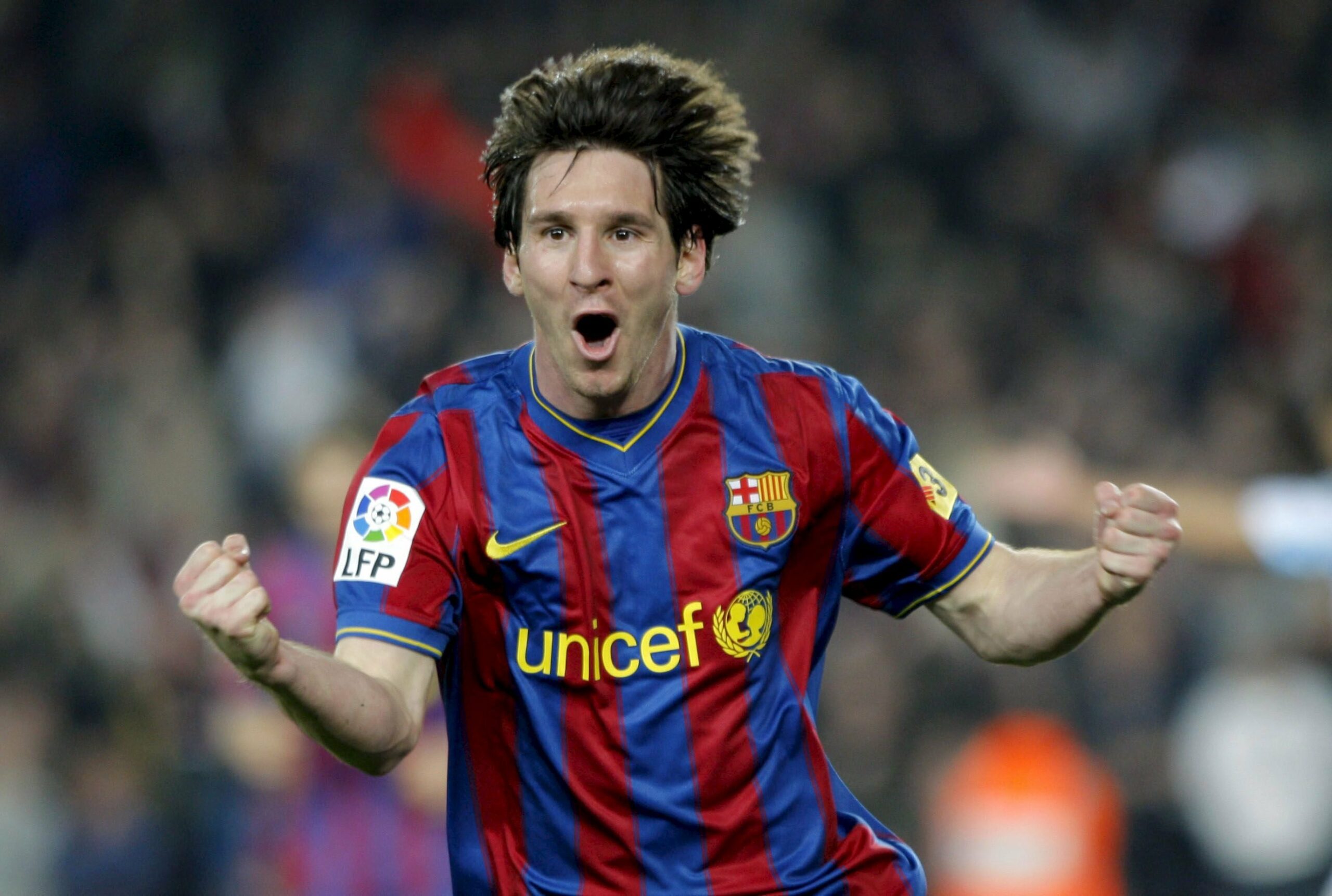 Lionel Messi jubelt im Barca-Trikot von 2010