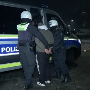 Am Schreyerring (Steilshoop) wurden mehrere junge Männer festgenommen.