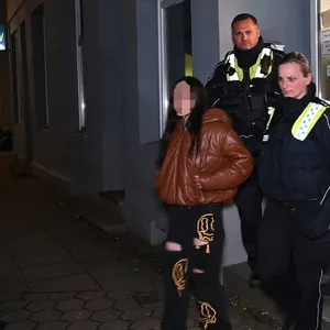 Razzien in Kulturvereinen in Harburg: Waffe, illegale Spielgeräte und Barged sichergestellt. Ein Verein war offenbar ein Bordell.