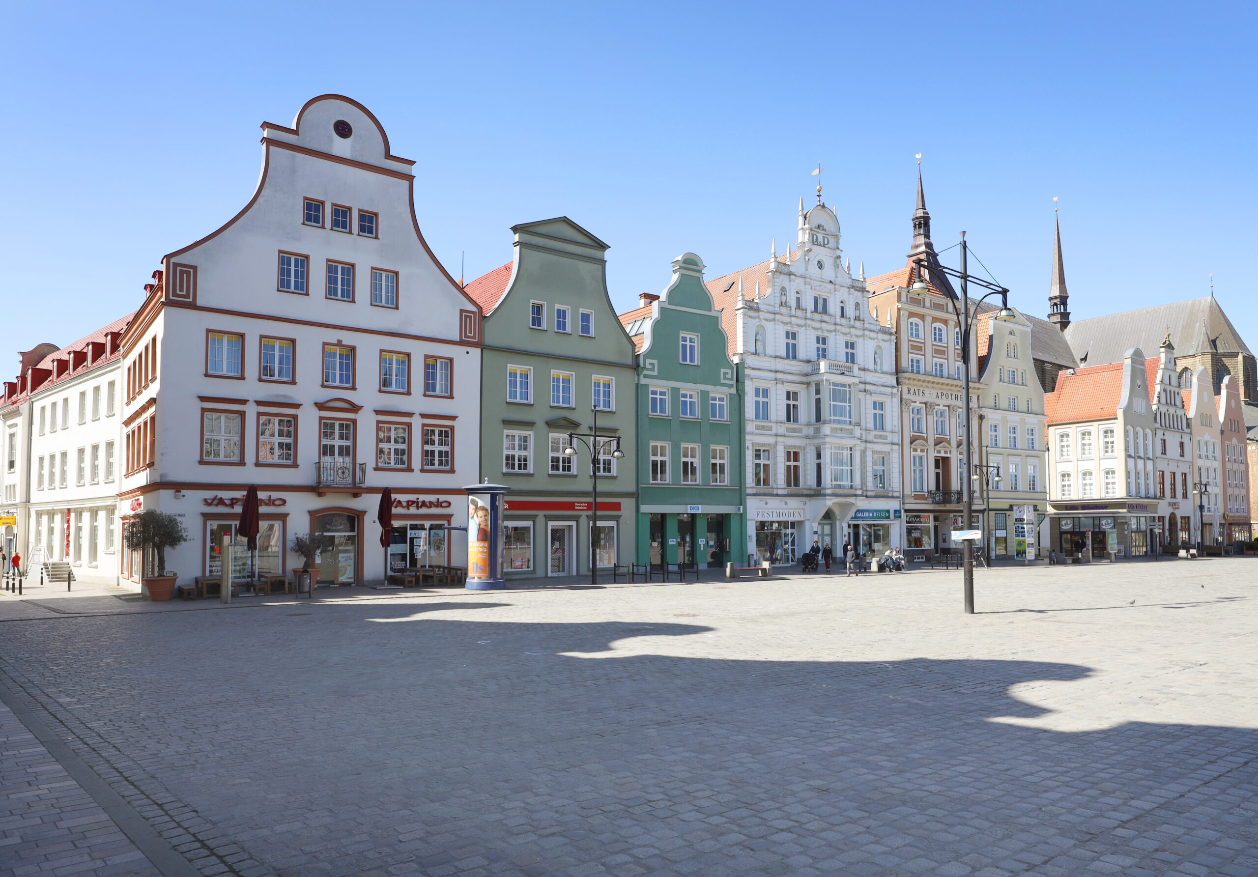 Rostock: Blick auf den Neuen Markt mit den Giebelhäusern auf der Westseite. (Symbolbild)