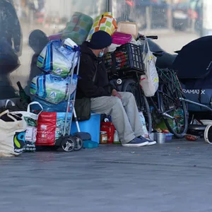 Ein Obdachloser in Hamburg: Das Spendenparlament fördert Projekte gegen Armut und Isolation.