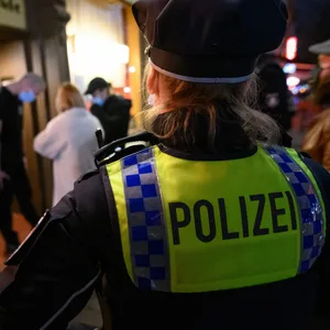 Eine Polizistin (Symbolbild)