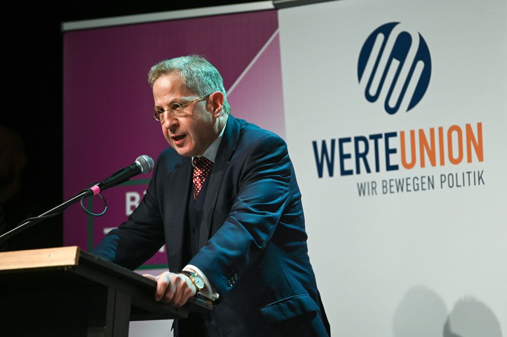 Hans-Georg Maaßen (WerteUnion) bei seiner Rede, wie er sich die Politikwende in Thüringen vorstellt. (Archivbild von 2023)