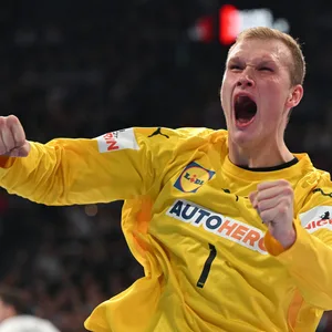 David Späth jubelt m Deutschland-Trikot