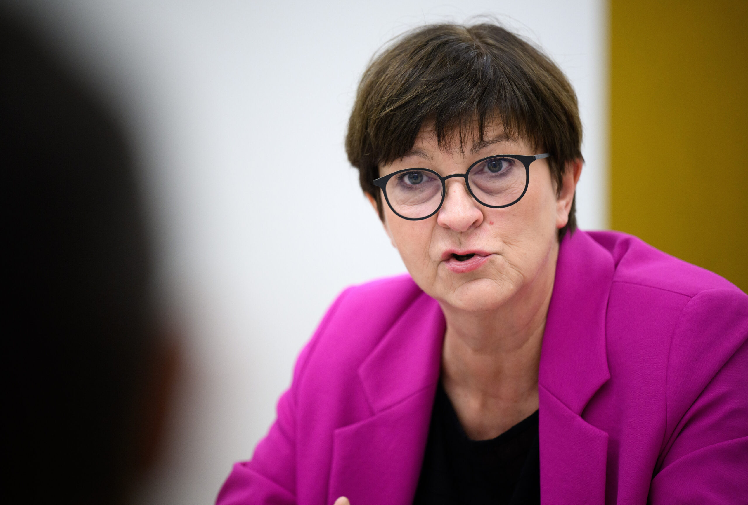 Die SPD-Vorsitzende Saskia Esken sieht die AfD als „große Gefahr” für die Demokratie.