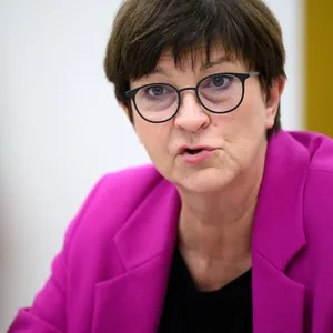 Die SPD-Vorsitzende Saskia Esken sieht die AfD als „große Gefahr” für die Demokratie.