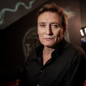 Schauspieler Oliver Masucci spielt für kurze Zeit bei „Harry Potter und das verwunschene Kind” in Hamburg mit.