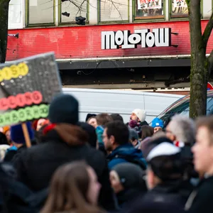 Kurz vor Silvester demonstrierten mehrere Tausend Menschen gegen die Schließung des Molotow.