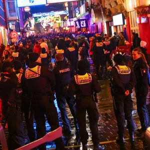 Die Polizei zog ein positives Silvester-Fazit – zu Attacken auf Einsatzkräfte kam es nur vereinzelt.