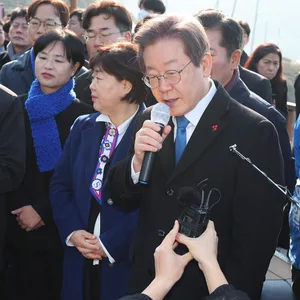 Südkoreas Oppositionschef Lee Jae Myung wurde während eines öffentlichen Auftritts attackiert.