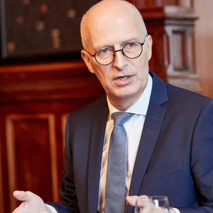Bürgermeister Peter Tschentscher (SPD) meint, dass die Zustimmung zum MSC-Deal schon noch steigt. (Archivbild)