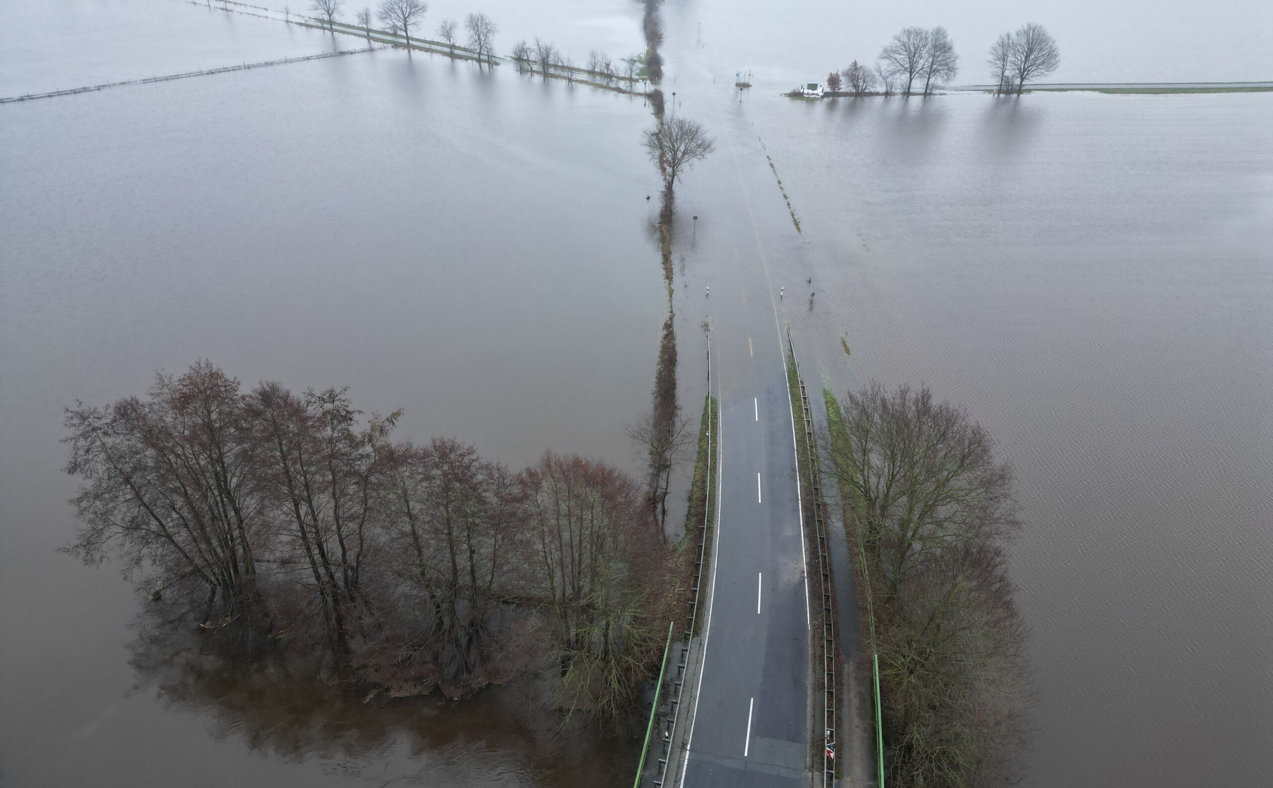 Wie hier im Landkreis Emsland gibt es an vielen Orten in Niedersachsen Überschwemmungen.