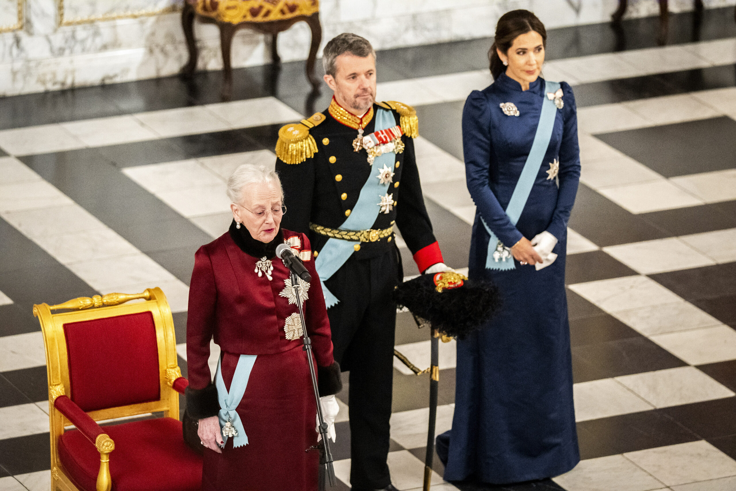 Königin Margrethe von Dänemark, ihr Sohn Frederik und dessen Frau Mary bei einem Diplomatenempfang
