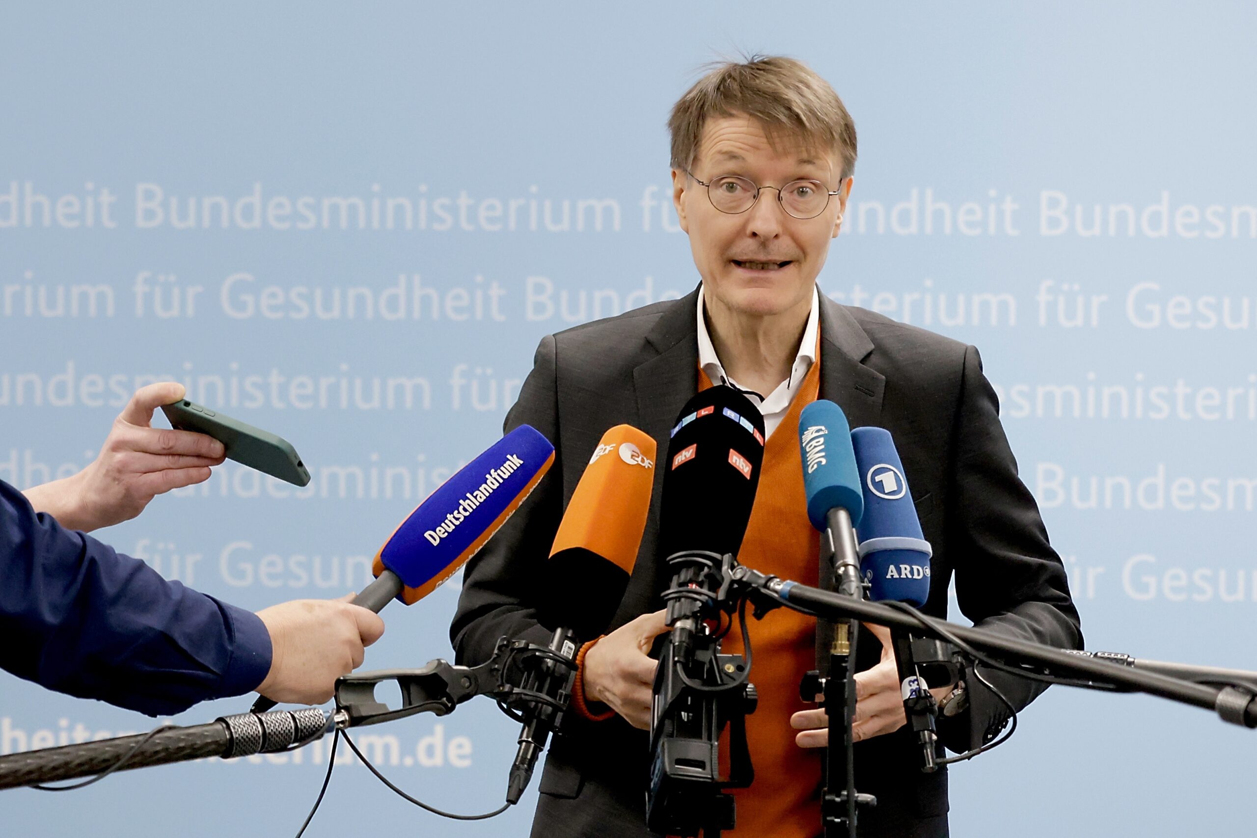 Karl Lauterbach (SPD), Bundesgesundheitsminister, spricht bei einer Pressekonferenz zu aktuellen Gesetzesvorhaben.