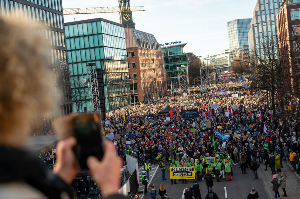 Demo Hamburg Tausende gegen die AfD