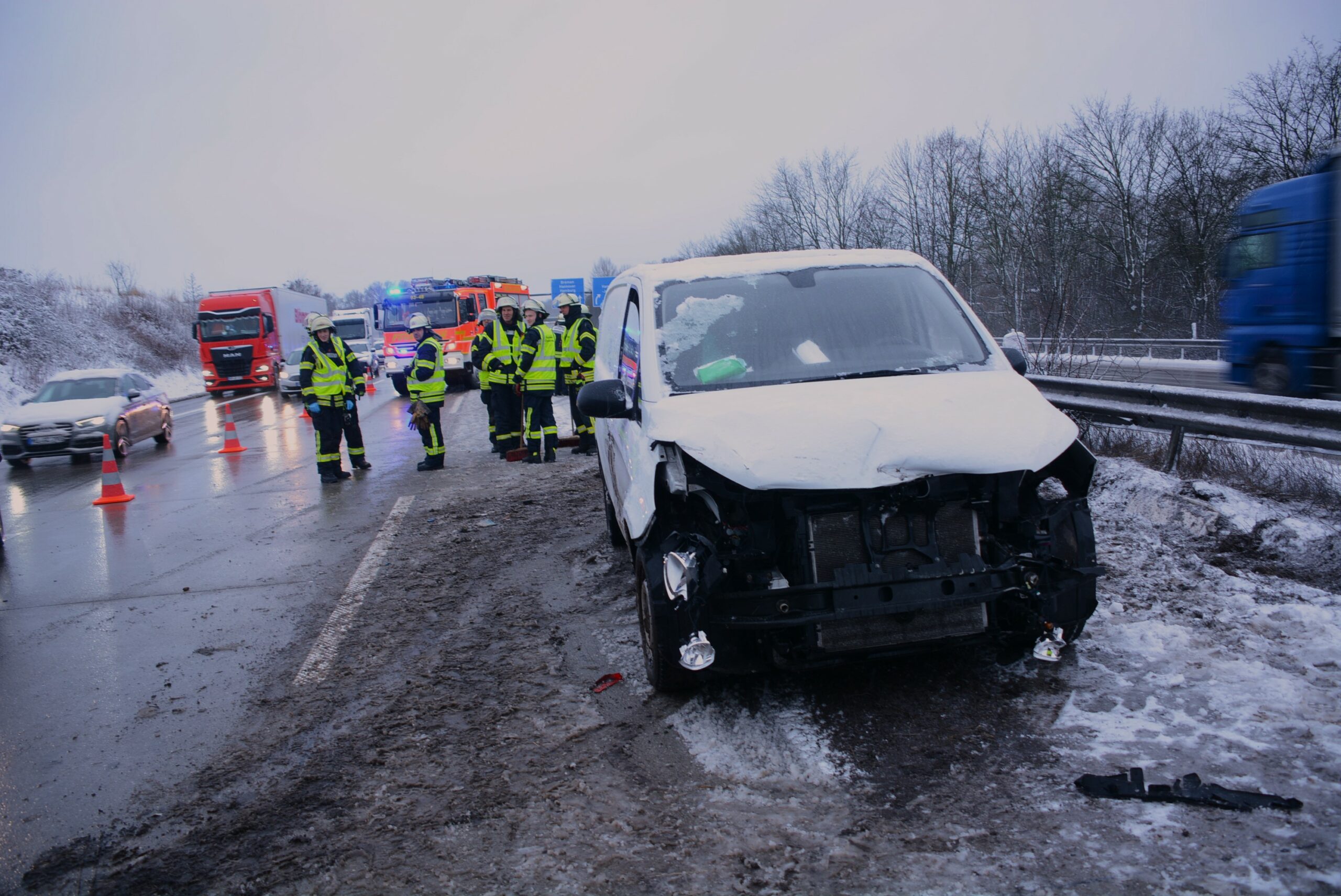 Schwerer Unfall auf A1 an Hamburger Stadtgrenze. Ein Verletzter – Autobahn Richtung Lübeck gesperrt