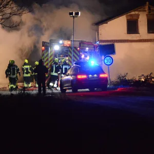 Das Haus ist nach dem Feuer, bei dem der Bewohner schwer verletzt wurde, nicht mehr bewohnbar.