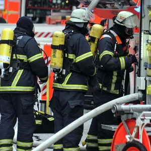 Feuer in Wohnung in Ottensen – zwei Bewohner verletzt in Klinik