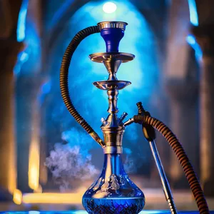 Eine Shisha-Pfeife, blaues Licht im Hintergrund