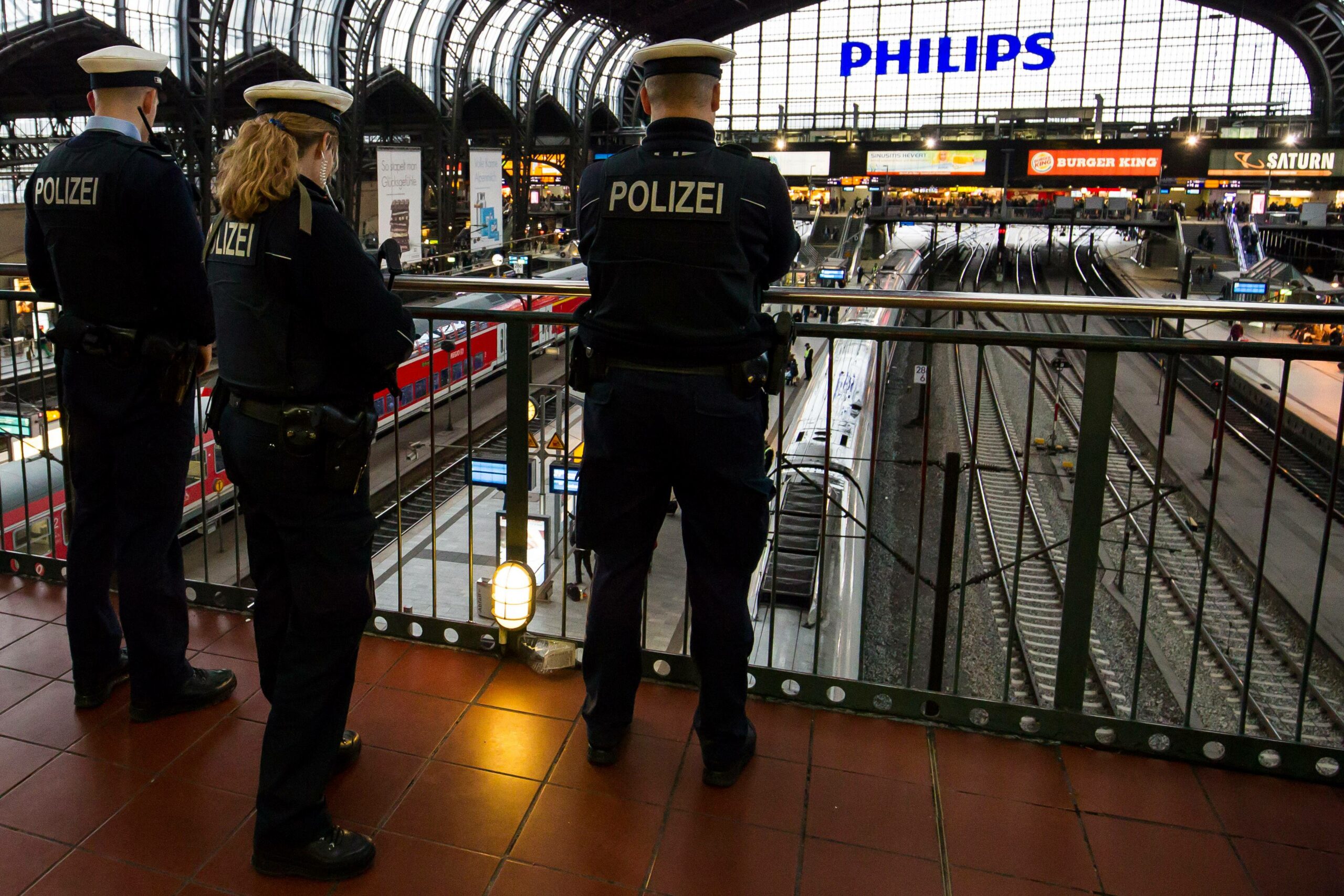 Bundespolizisten im Hamburger Hauptbahnhof