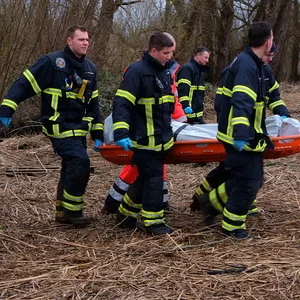 Schockfund an der Elbe in Ochsenwerder – Feuerwehr birgt Wasserleiche