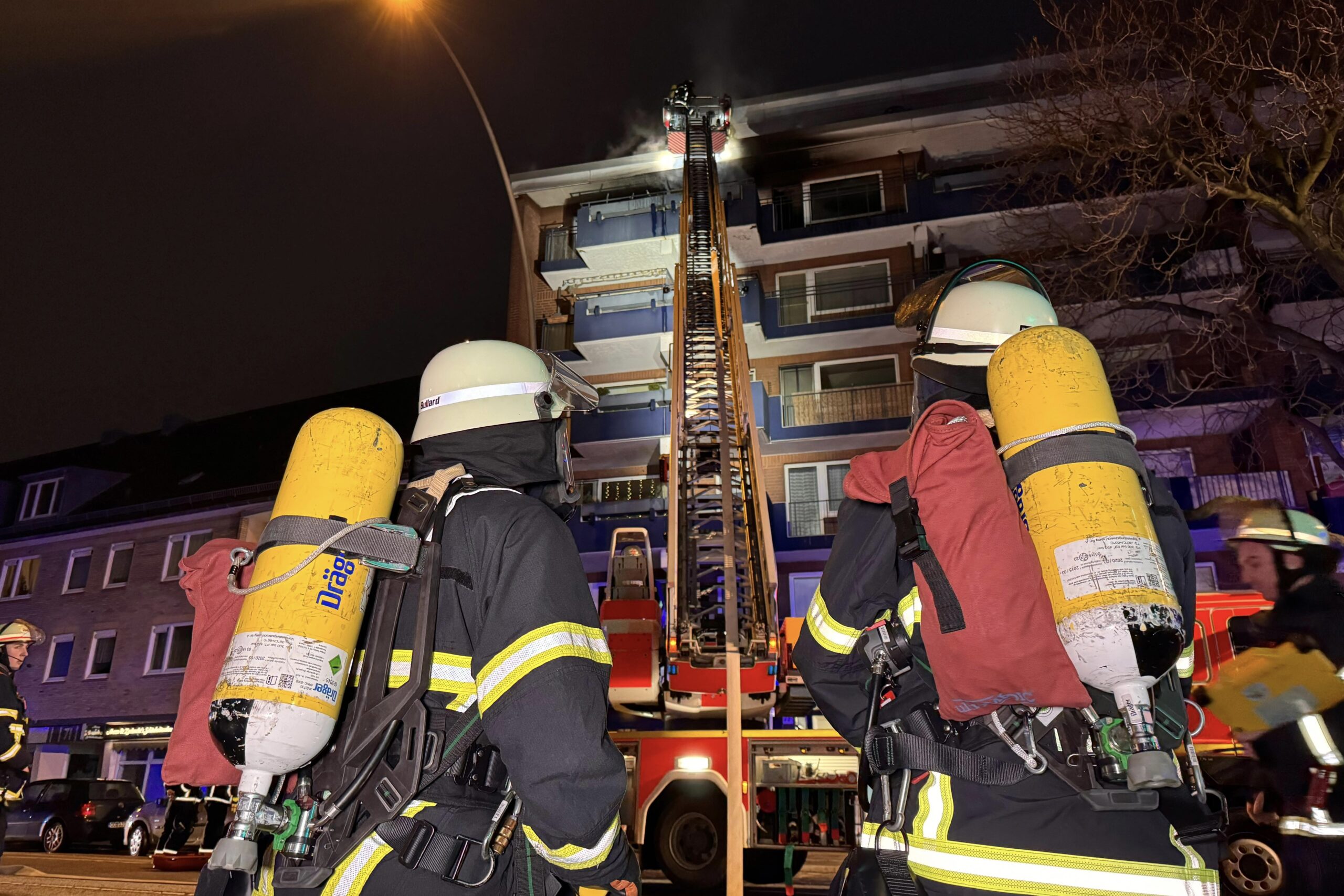 Wohnung in Billstedt in Flammen – Feuerwehr rettet 5 Personen darunte zwei Kinder