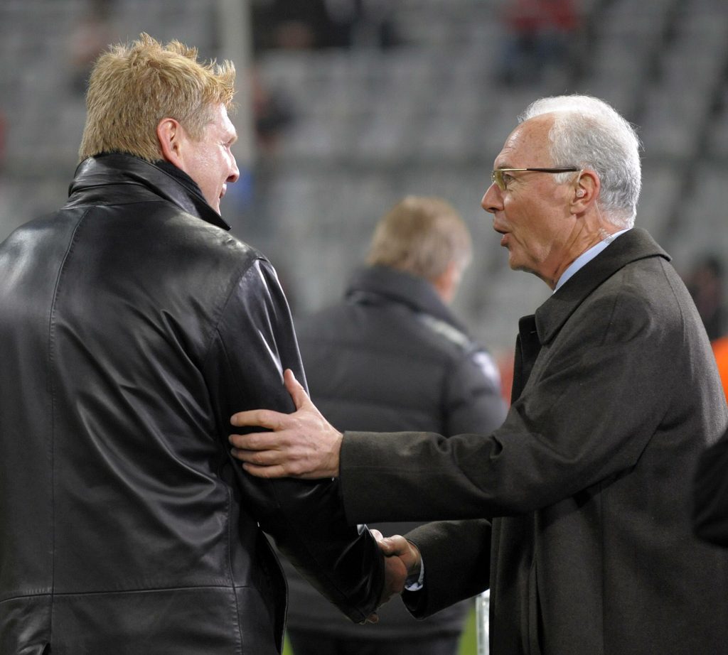Stefan Effenberg und Franz Beckenbauer geben sich die Hand