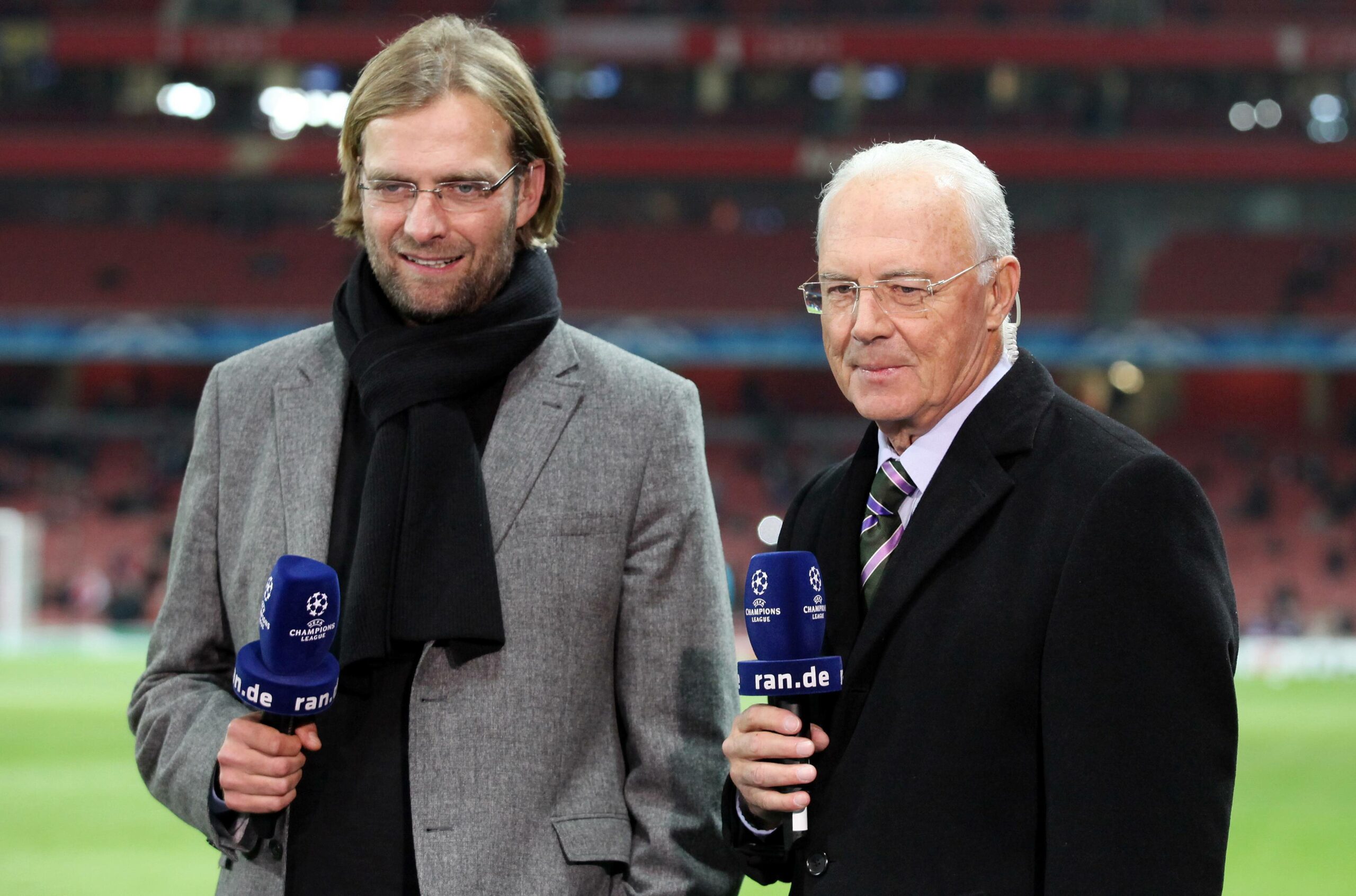 Jürgen Klopp steht neben Franz Beckenbauer