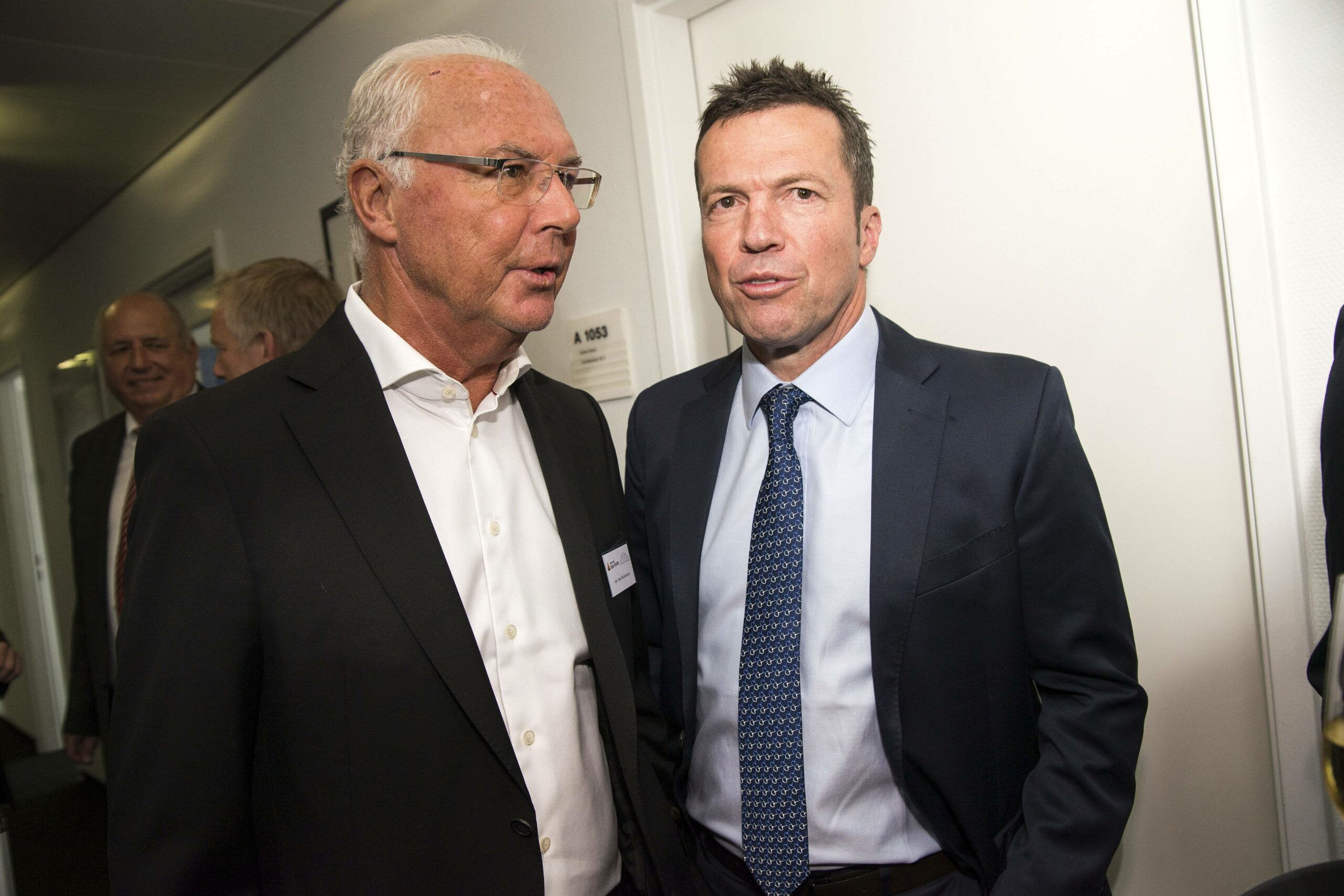 Lothar Matthäus und Franz Beckenbauer stehen nebeneinander
