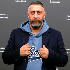 Kida Khodr Ramadan bei der Premiere vom Krimi „Alles auf Rot“ auf dem Filmfest Hamburg. (Archivbild von 2021)