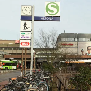 Blick auf die Südseite des Bahnhofs Altona