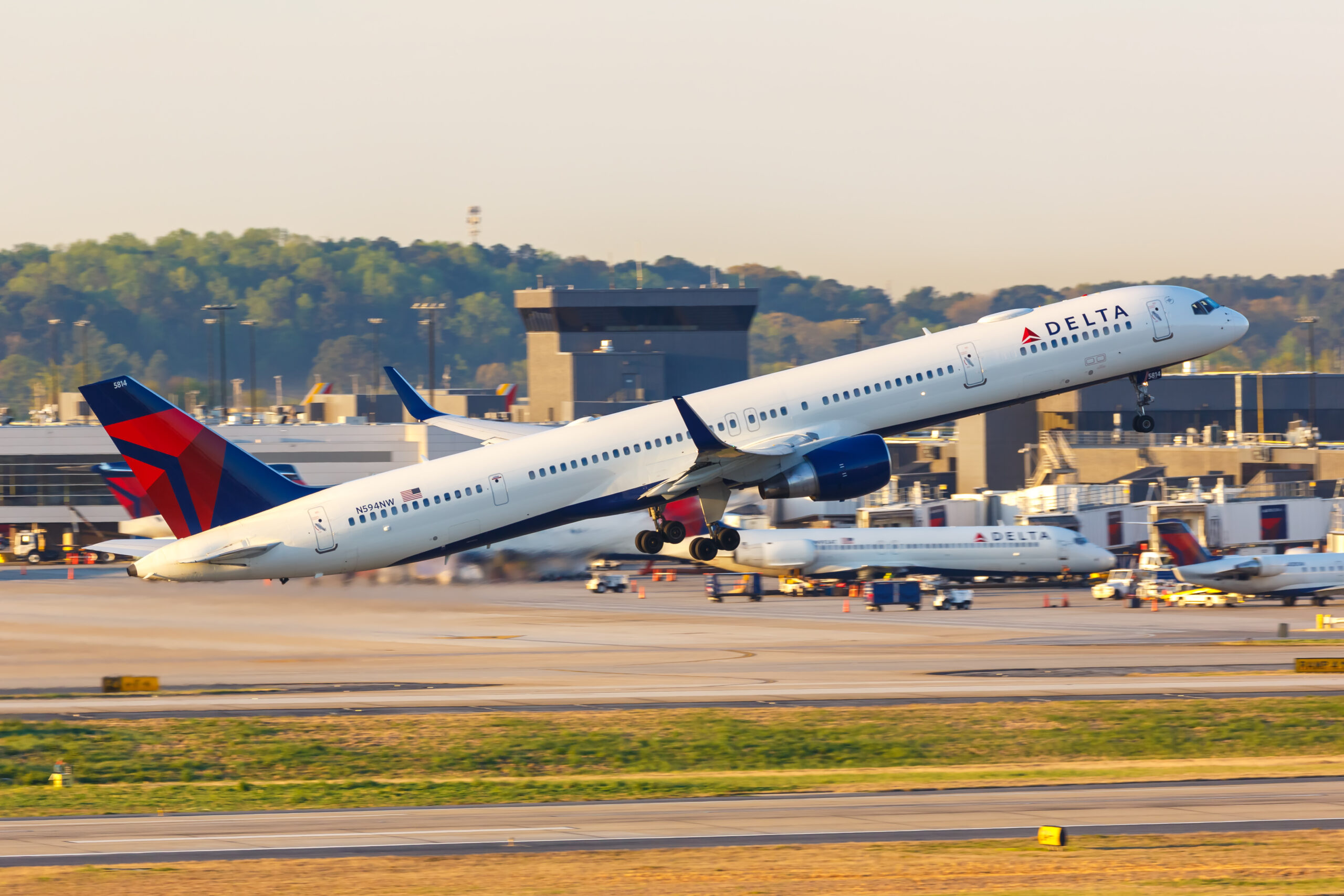 Eine Boeing 757 von Delta Airlines startet am Flughafen von Atlanta im US-Bundesstaat Georgia. (Symbolbild)