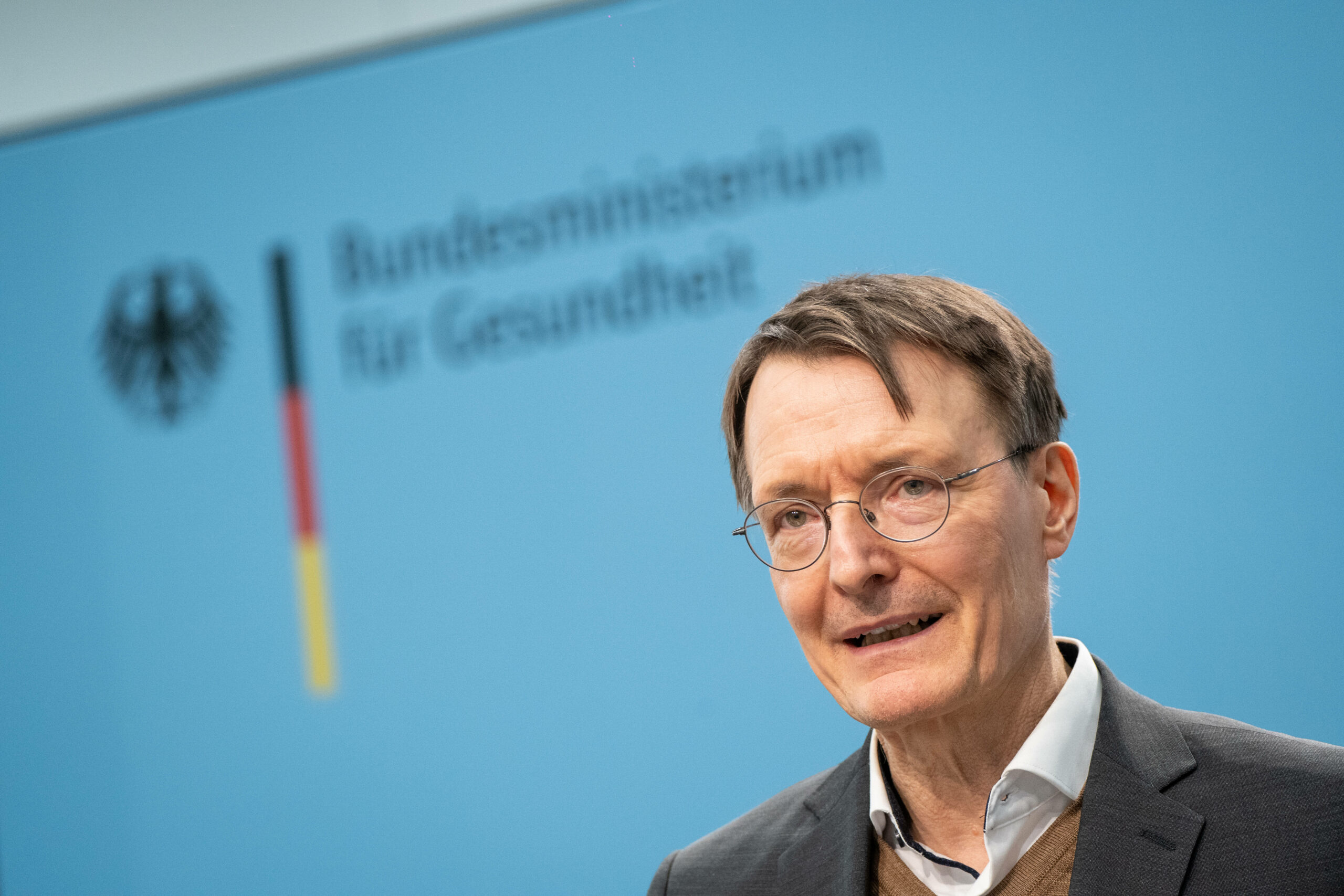 Bundesgesundheitsminister Karl Lauterbach (SPD) hat eine neue Freundin. (Archivbild)