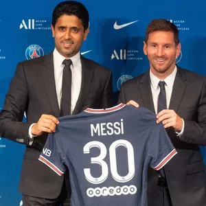 Nasser Al-Khelaifi und Lionel Messi