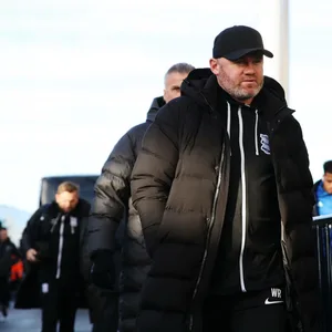 Wayne Rooney mit heruntergezogener Kappe und dicker Jacke