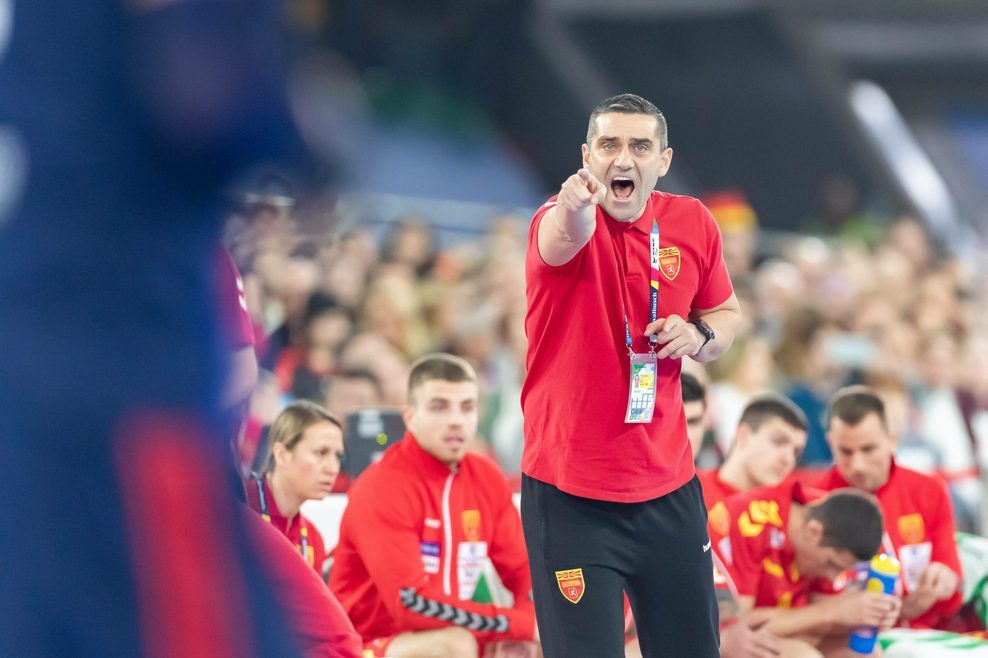 Kiril Lazarov am Seitenrand