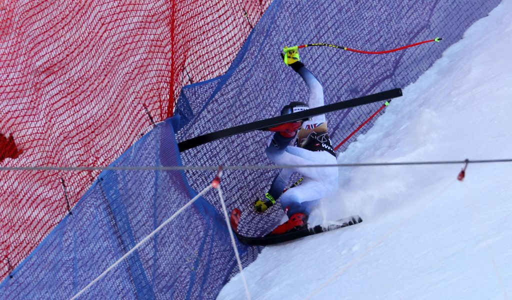 Horror Sturz Bei Der Abfahrt Superstar Des Ski Zirkus In Wengen Schwer Verletzt Mopo