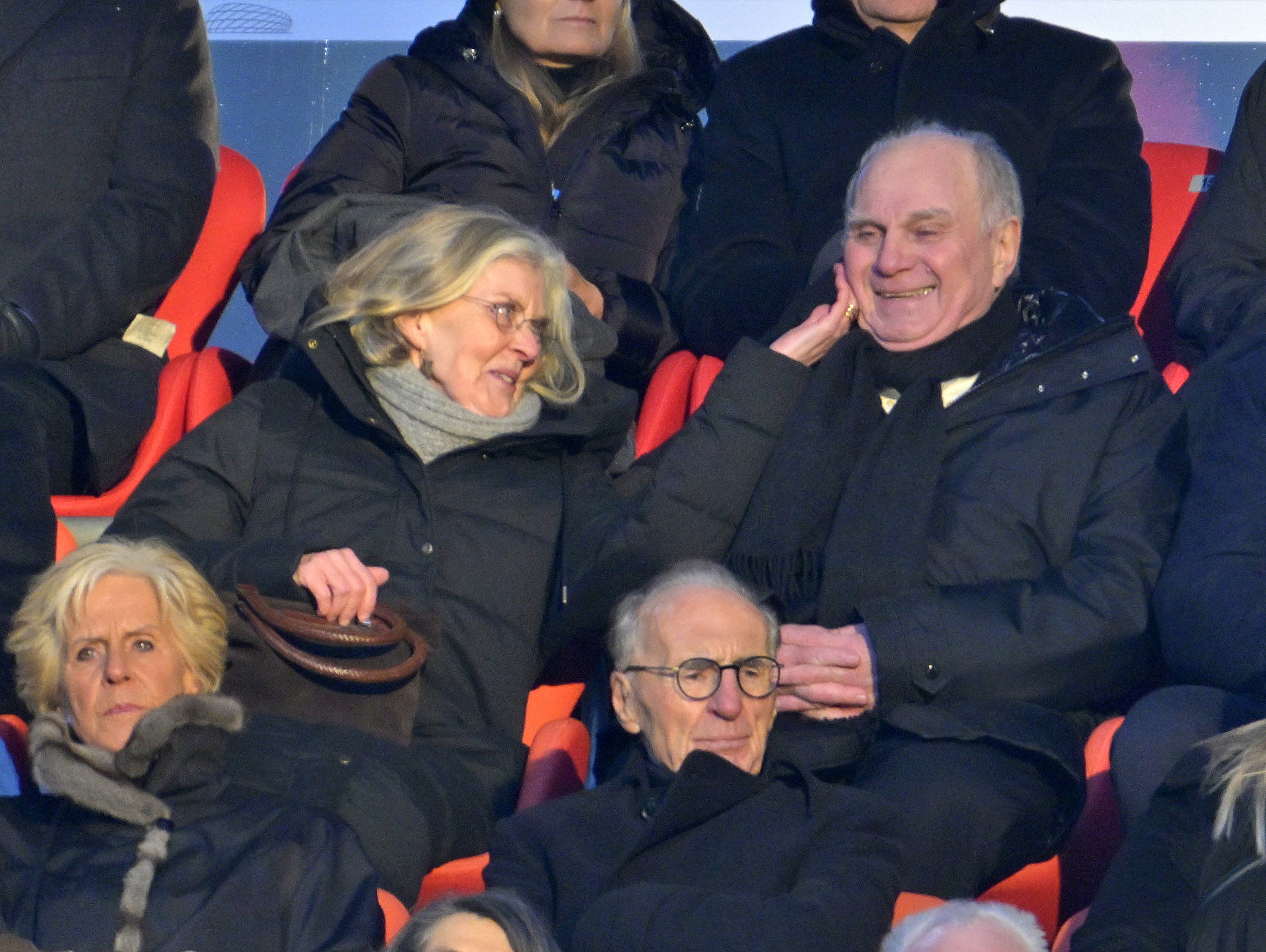 Uli Hoeneß mit Ehefrau Susi bei der Trauerfeier für Franz Beckenbauer