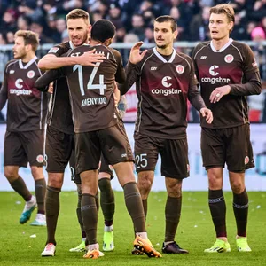 St. Pauli-Spieler jubeln