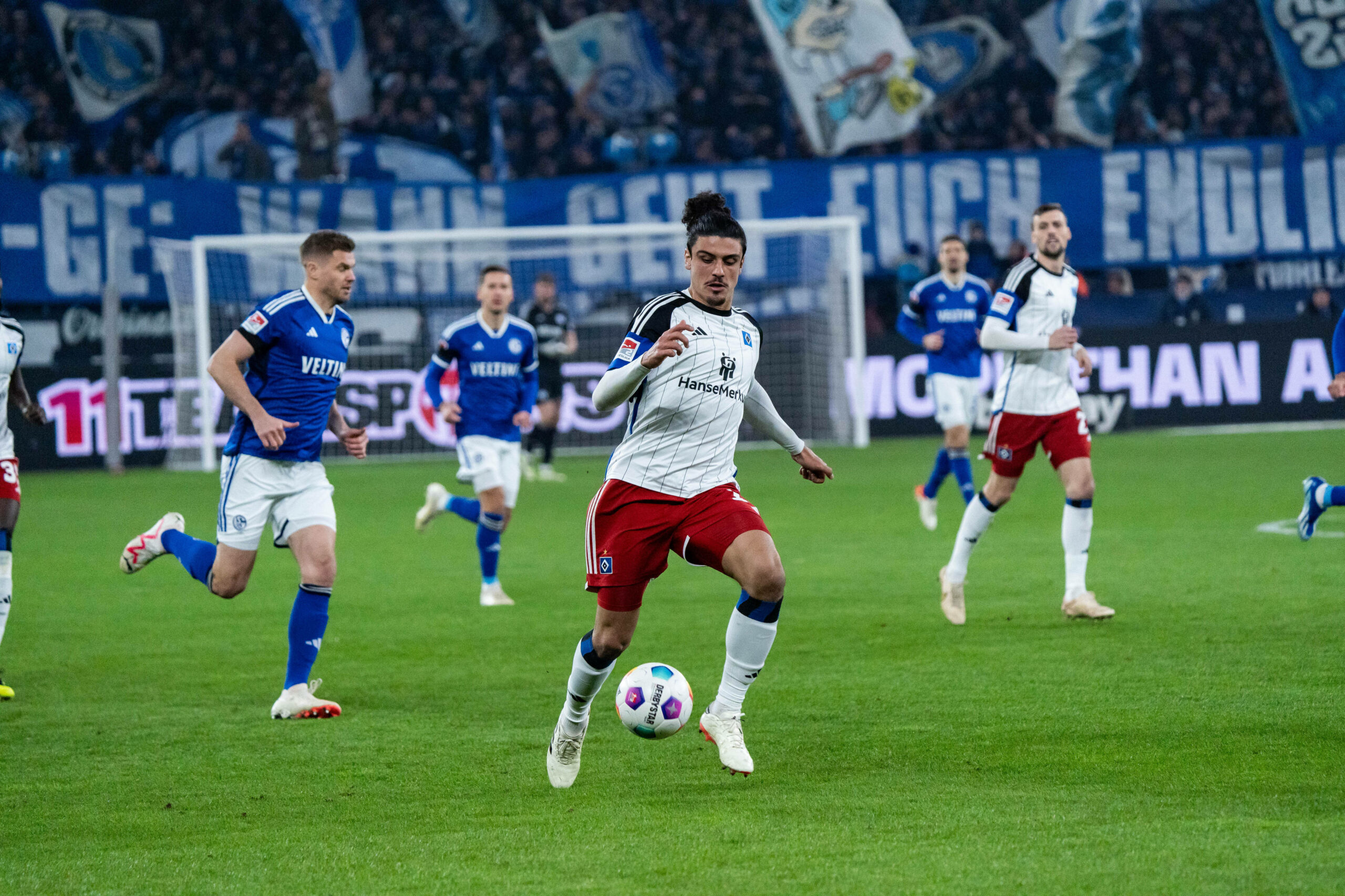 Starke Auftritt: HSV-Verteidiger Guilherme Ramos hatte beim 2:0-Sieg gegen Schalke Ball und Gegner unter Kontrolle.