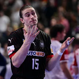 Handball-Nationalspieler Juri Knorr zeigt seine Enttäuschung