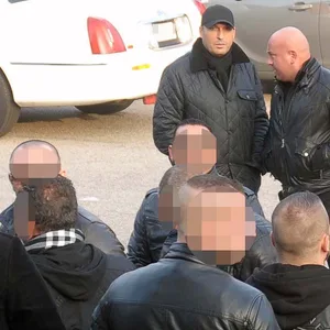 Angriff vor Edel-Disco in Hamburg. Bruder vom Kiez-Pate mit messer schwer verletzt
