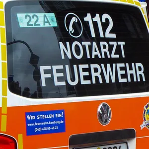 Die Seniorin kam in Begleitung eines Notarztes ins Krankenhaus. (Symbolfoto)