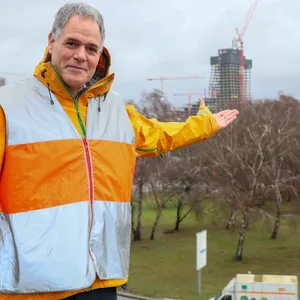 Der Berliner Unternehmer Alexander Skora würde gern Wohnungen in den Hamburger Elbtower (im Hintergrund) bauen.