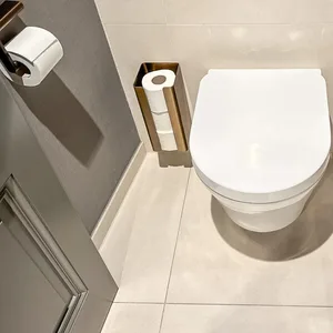 Zu ersteigern gibt es auf der Signa-Auktion ein komplettes Toilettenset – mit Klopapier- und Klobürstenhalter.