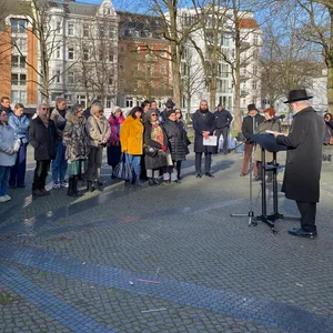 Gedenken auf dem Joseph-Carlebach-Platz